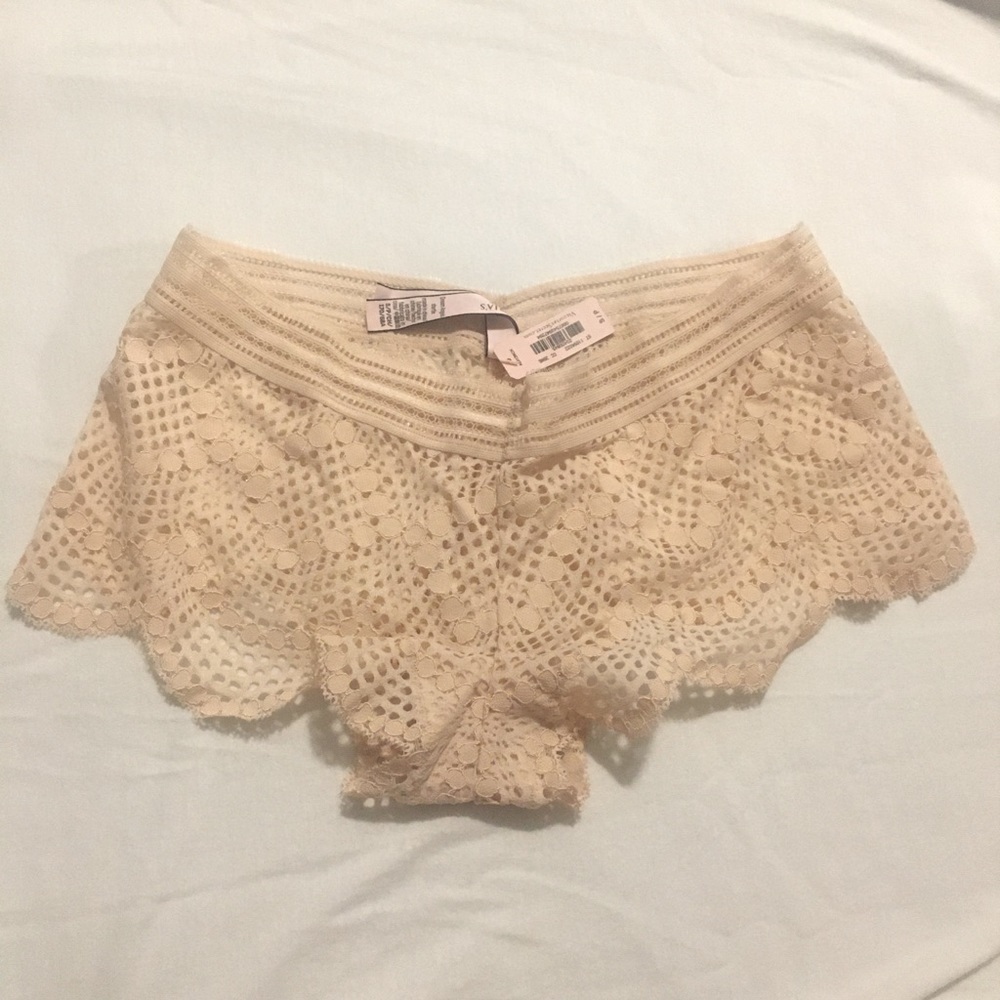 NWT Victoria’s Secret Dream Angels Shortie Panty -Size Small